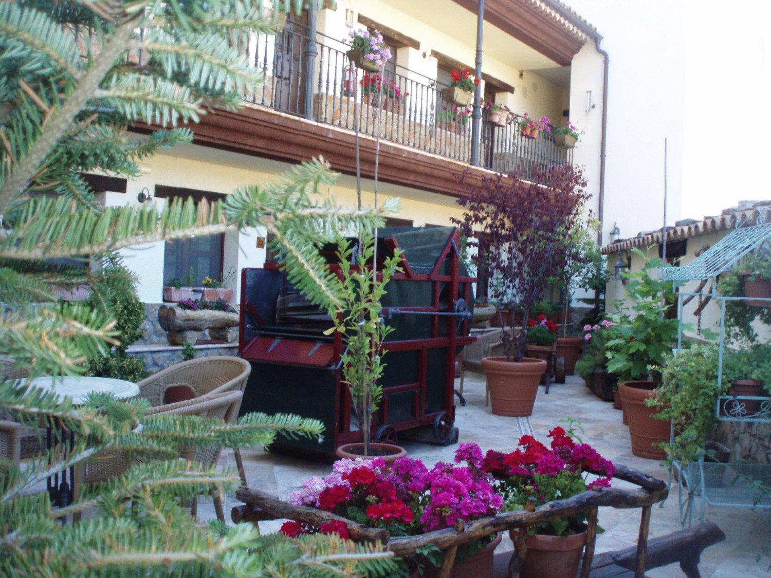 Hostal Restaurante La Muralla Canete  Екстер'єр фото