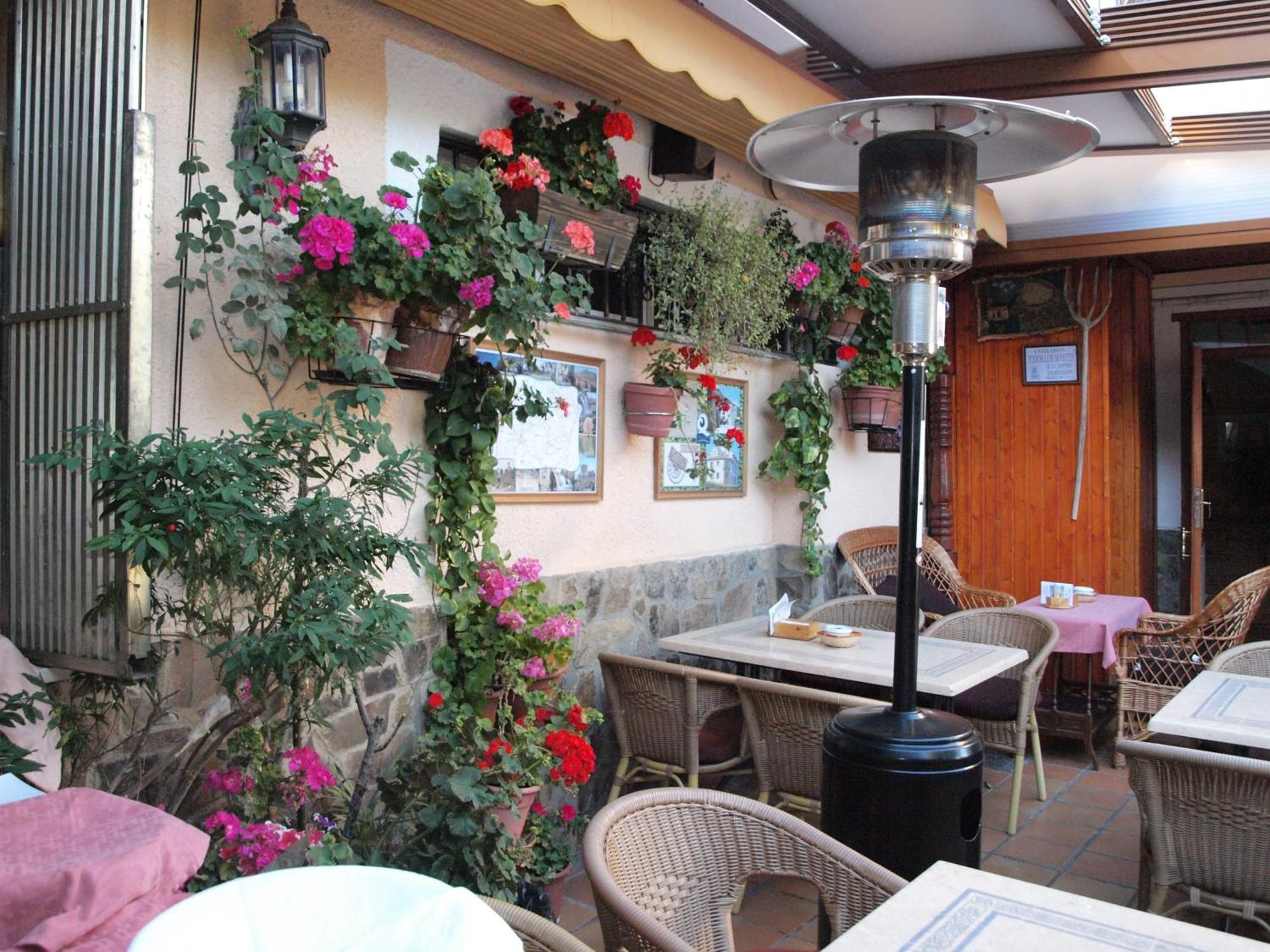 Hostal Restaurante La Muralla Canete  Екстер'єр фото