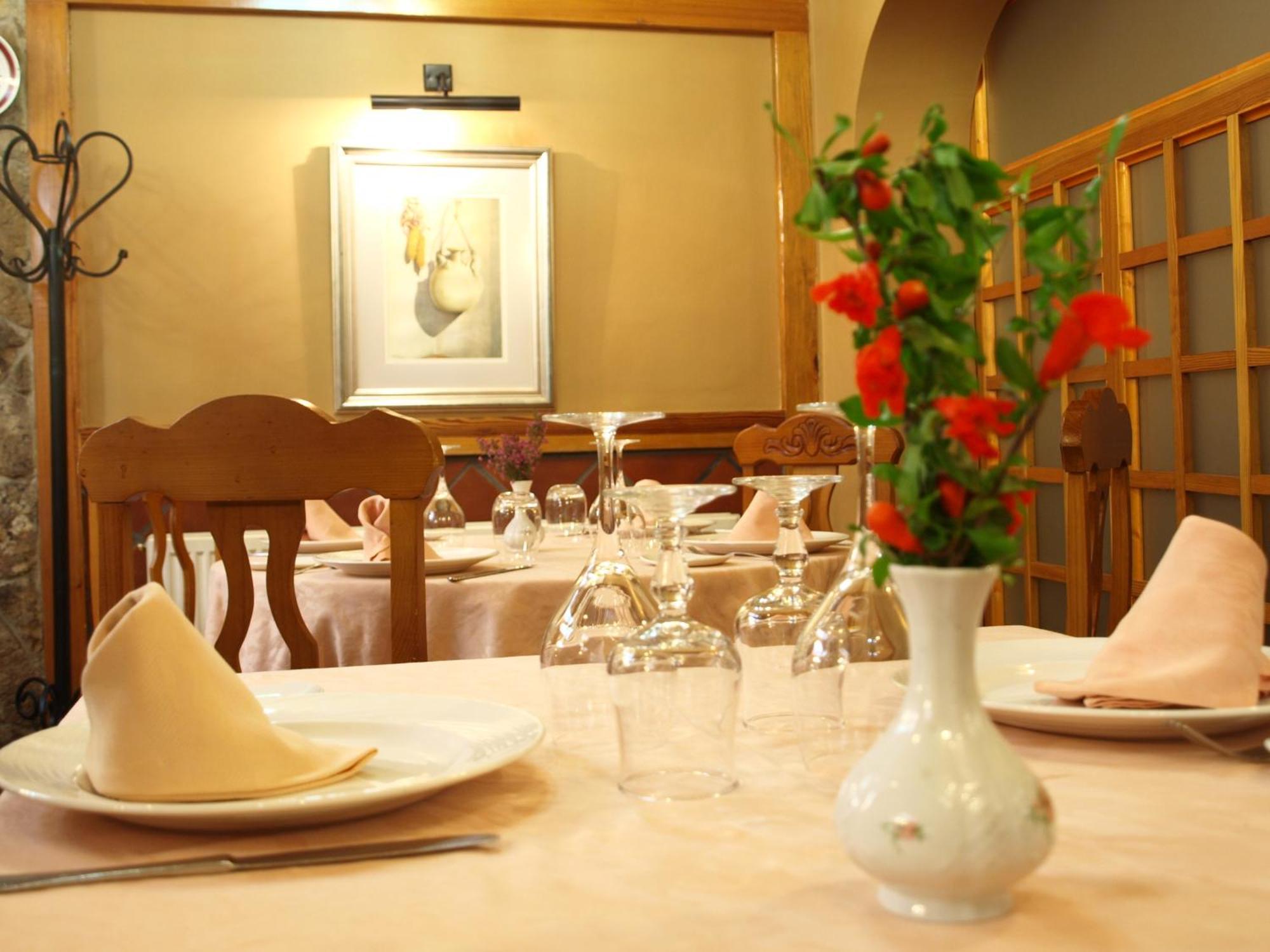 Hostal Restaurante La Muralla Canete  Екстер'єр фото