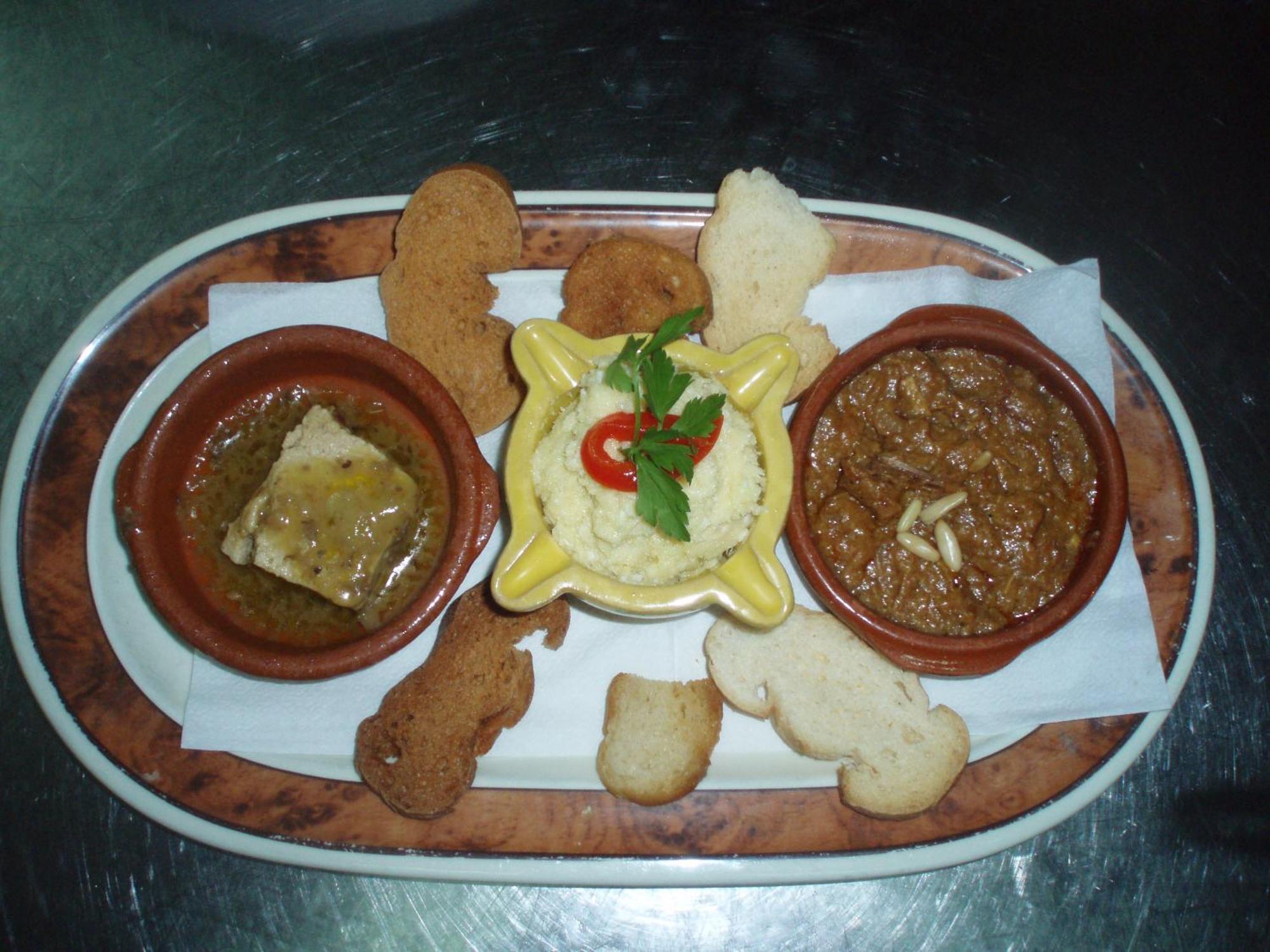 Hostal Restaurante La Muralla Canete  Екстер'єр фото