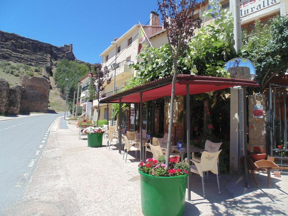 Hostal Restaurante La Muralla Canete  Екстер'єр фото